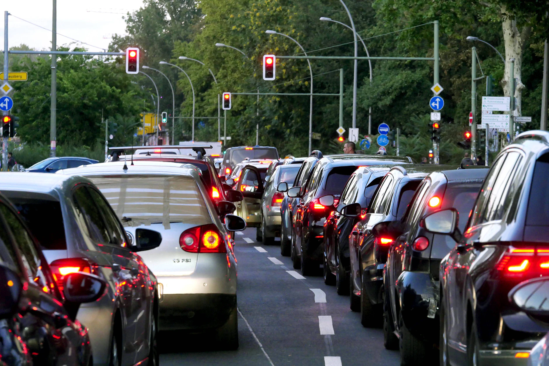 Die Elsenstraße in Treptow: eine der schlimmsten Ampelanlagen Berlins.