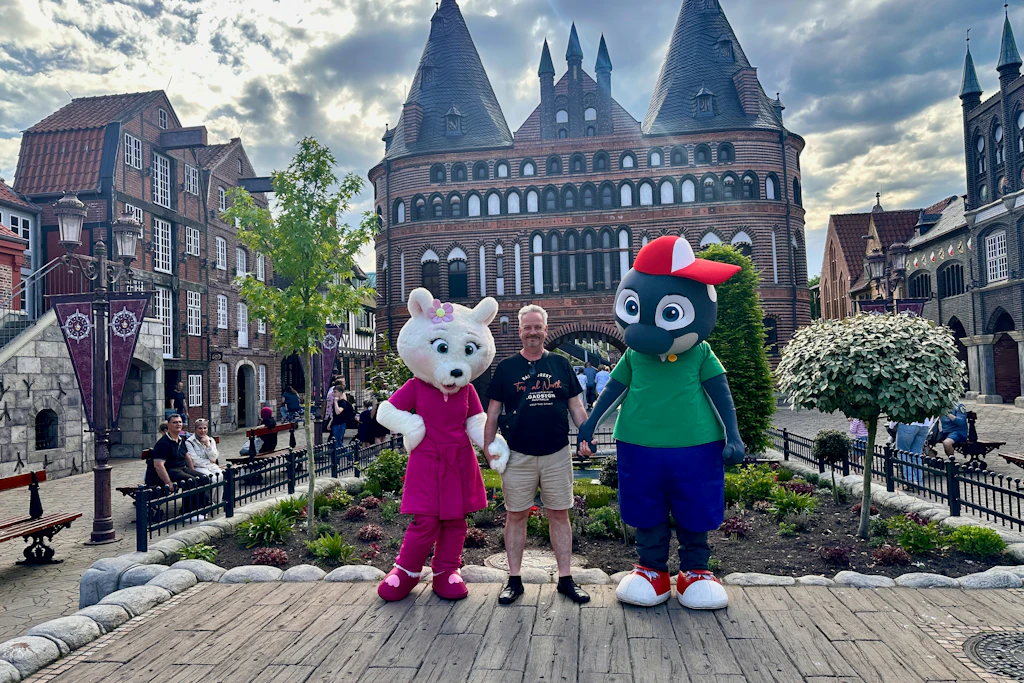 Der Autor mit Maskottchen