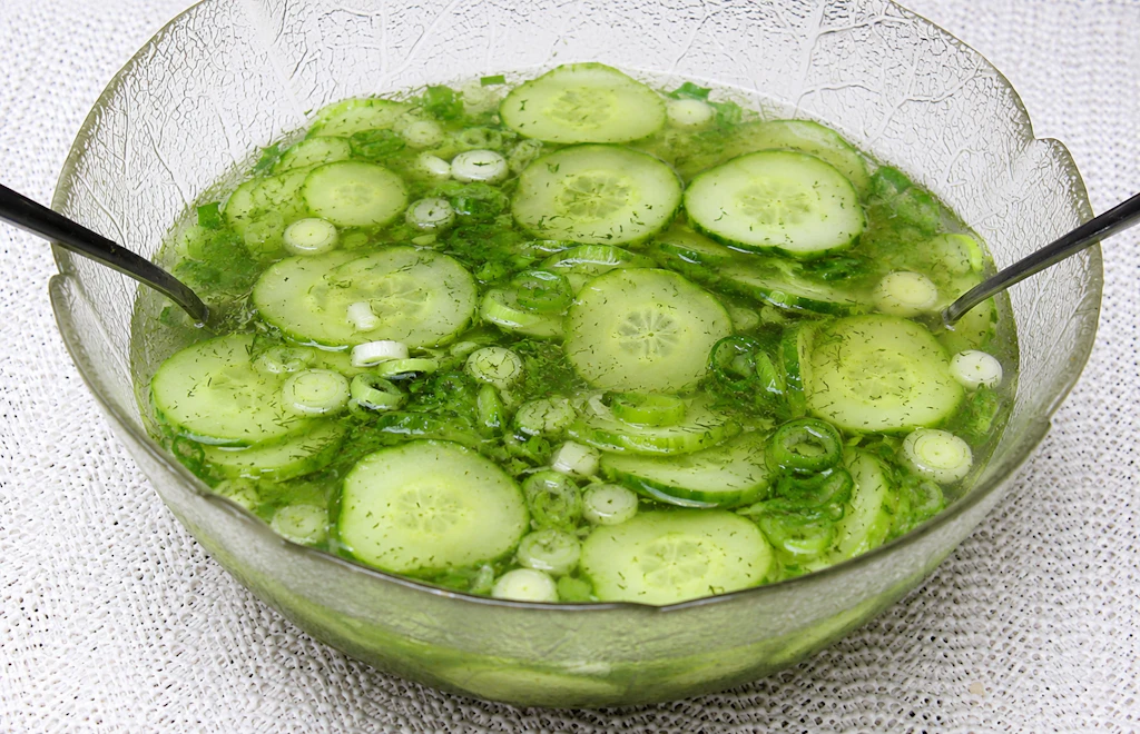 Perfekt für heiße Tage: Das sind die leckersten Rezepte für Gurkensalat aus der DDR
