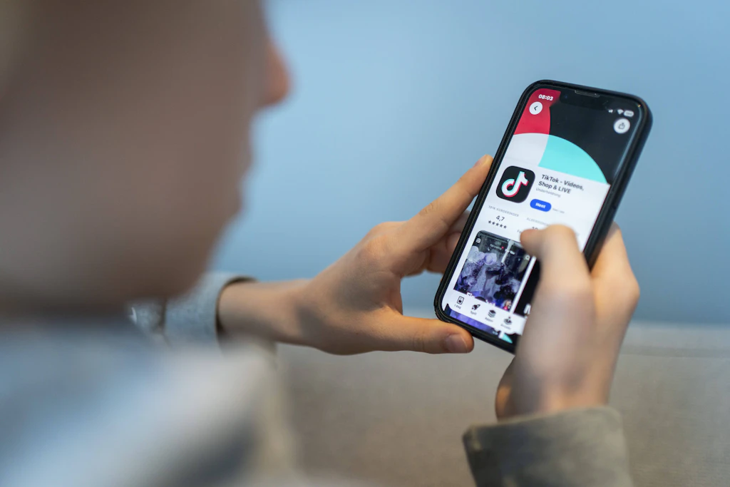 Studie: Großer Teil der Jugendlichen kauft Produkte wegen Social Media und Influencern