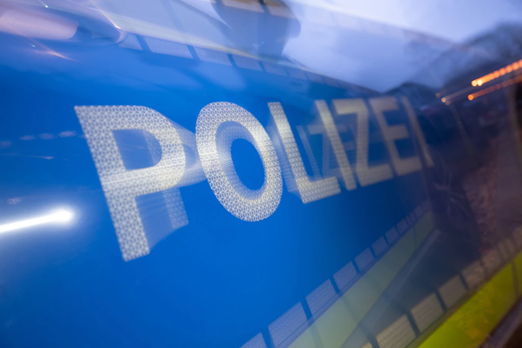 Nach einer Attacke auf zwei Jugendliche in der Dresdner Heide prüft der Staatsschutz mögliche politische Hintergründe.