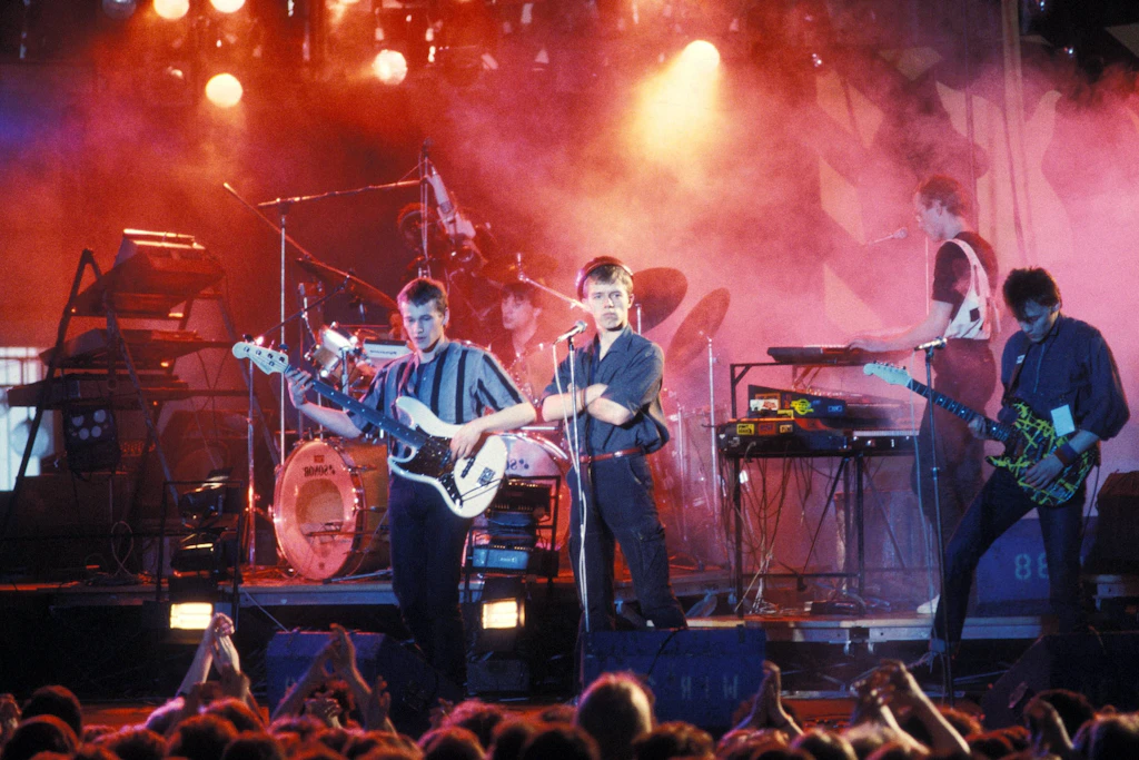 Bildnummer: 50468305 Datum: 22.04.1986 Copyright: imago/Gueffroy Jessica (GDR) - V.l.n.r.:Bassist Janec Skirecki, Sänger Tino Eisbrenner, Keyboarder Ralf Böhme und Gitarrist Andre Drechsler während eines Konzerts, Personen; 1986, Musiker, Konzerte , Pop , Rock, Janek; , quer, Kbdia, Gruppenbild, Musik, Kunst, Deutsche Demokratische Republik, Aktion, People; Aufnahmedatum geschätzt