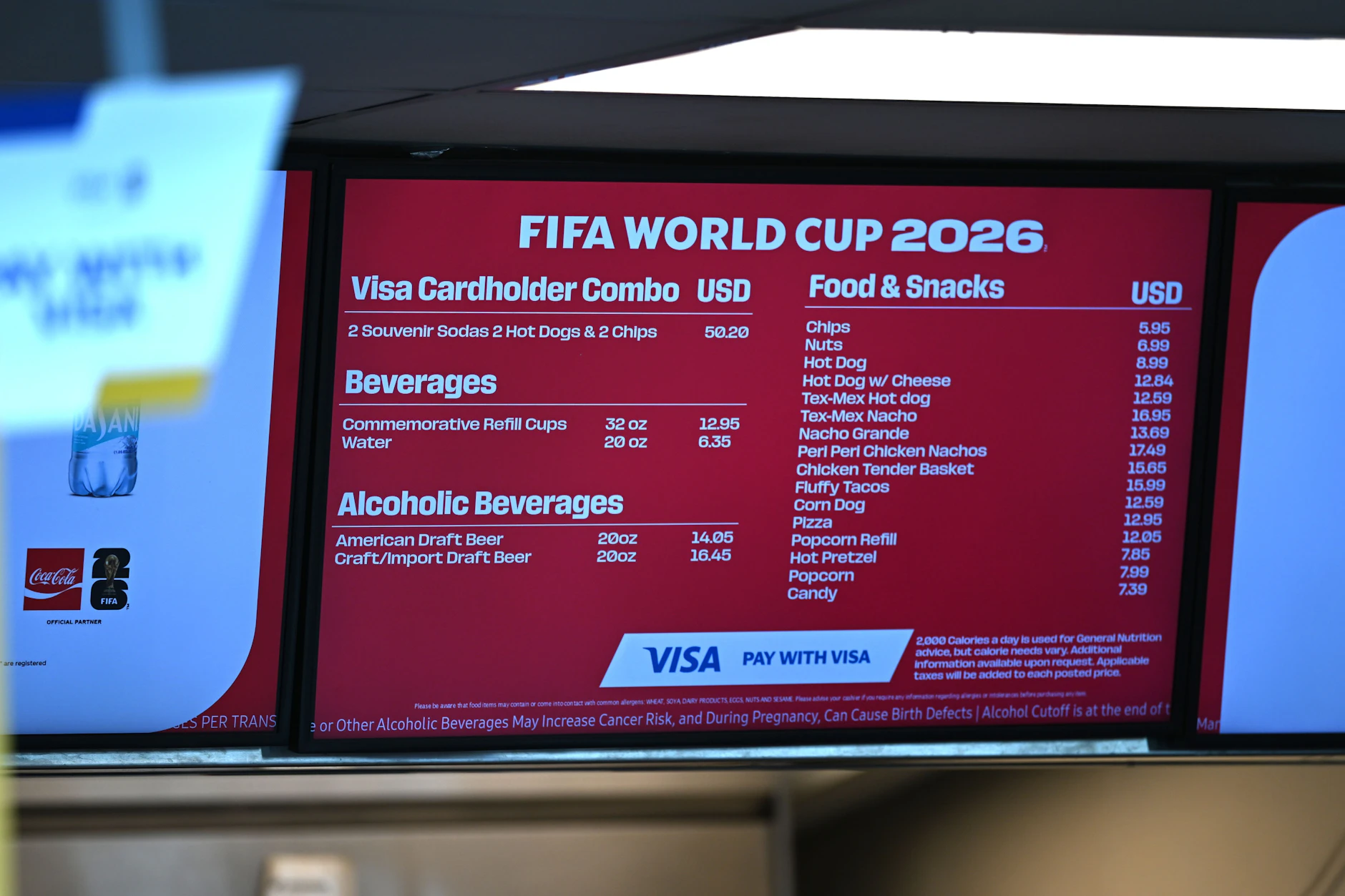 Der Irrsinn weiß auf rot: 16 Dollar für ein Bier, 6 Dollar für Chips - die Wucherpreise in WM-Stadien nerven die Fans.