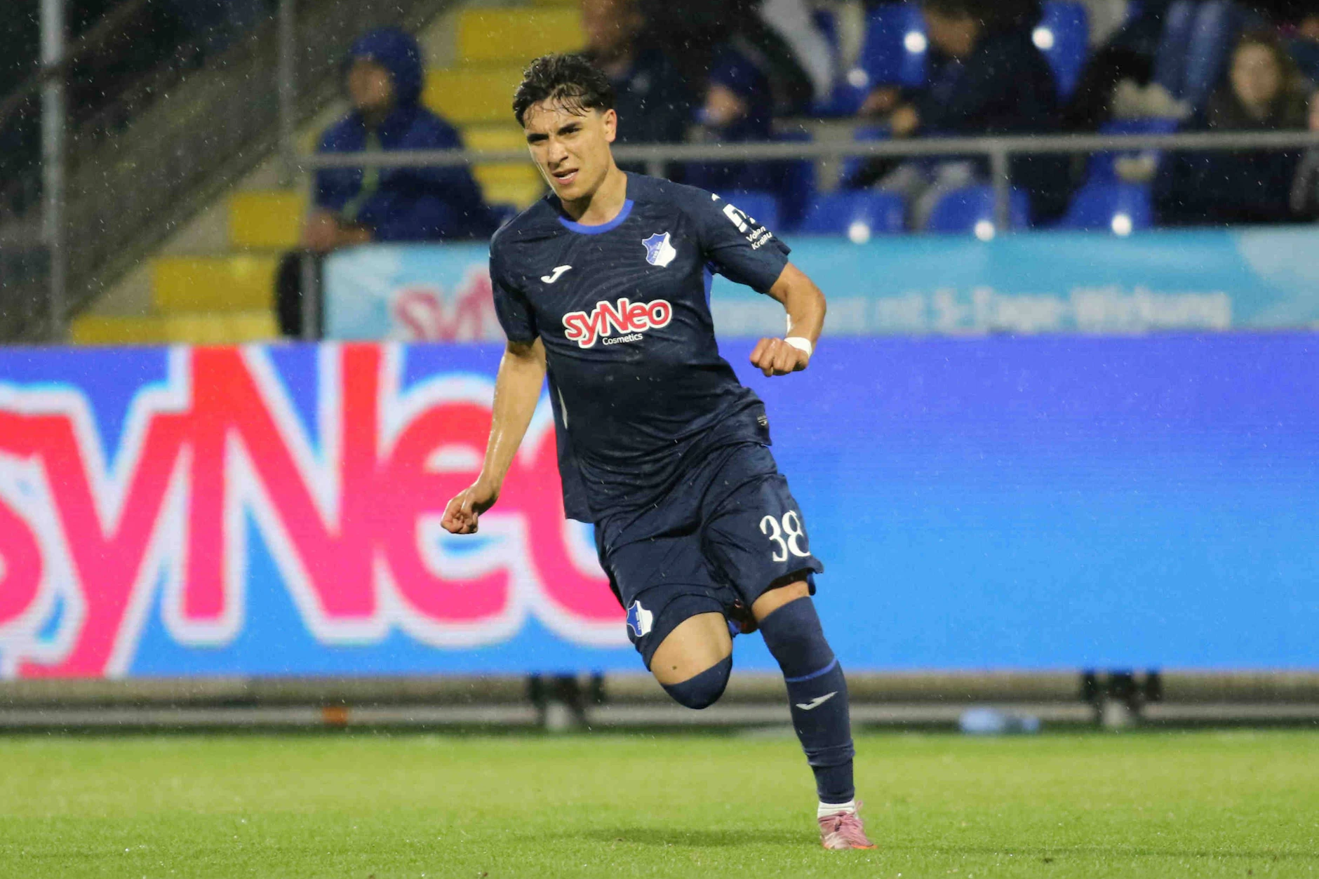 Deniz Zeitler von TSG Hoffenheim ist ein Kandidat als Flügelstürmer. Bisher spielt er in der zweiten Mannschaft der TSG in der Dritten LIga.