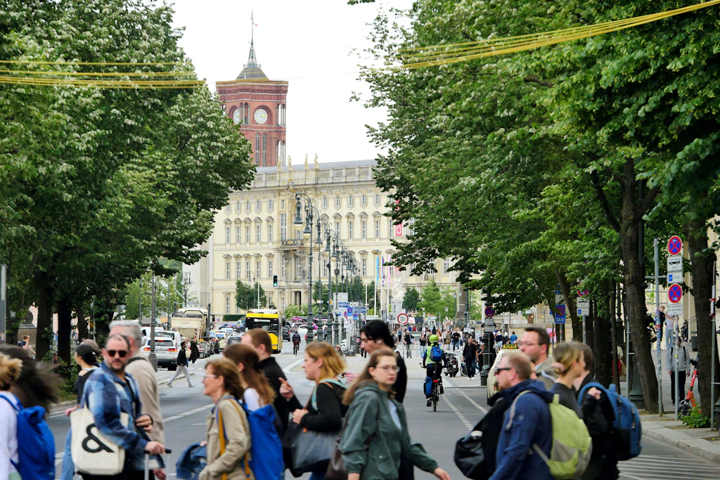 In Deutschland ging die Bevölkerung 2025 leicht zurück, in Berlin ist sie gewachsen.