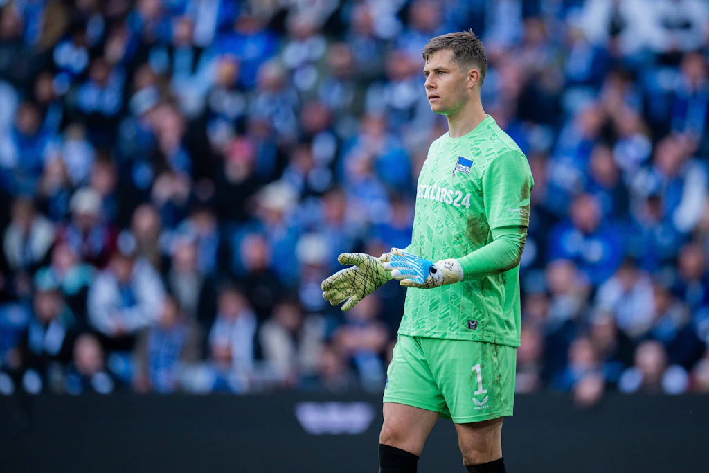 VfL Wolfsburg baggert auch an Hertha-Torwart Tjark Ernst