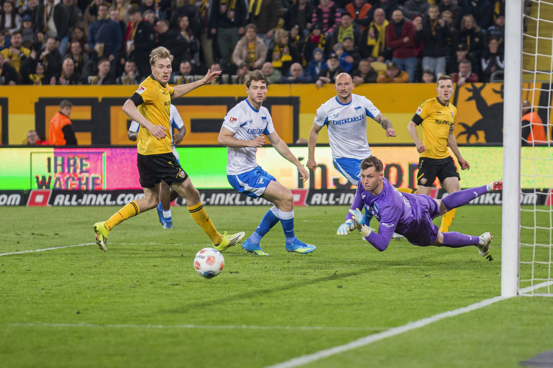 Torwart Tjark Ernst rettete Hertha BSC vergangene Saison mit seinen Paraden viele Punkte, wie beim 1:0-Sieg bei Dynamo Dresden.