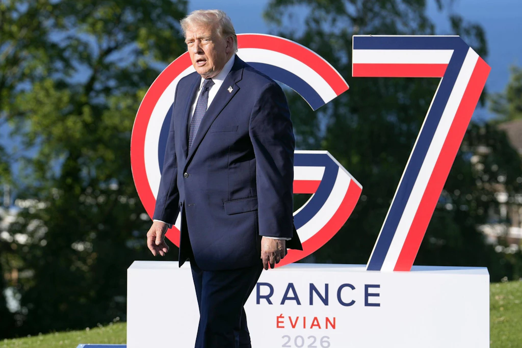US-Präsident Donald Trump vor dem Arbeitsessen zum Auftakt des G7-Gipfels in Évian-les-Bains teil.