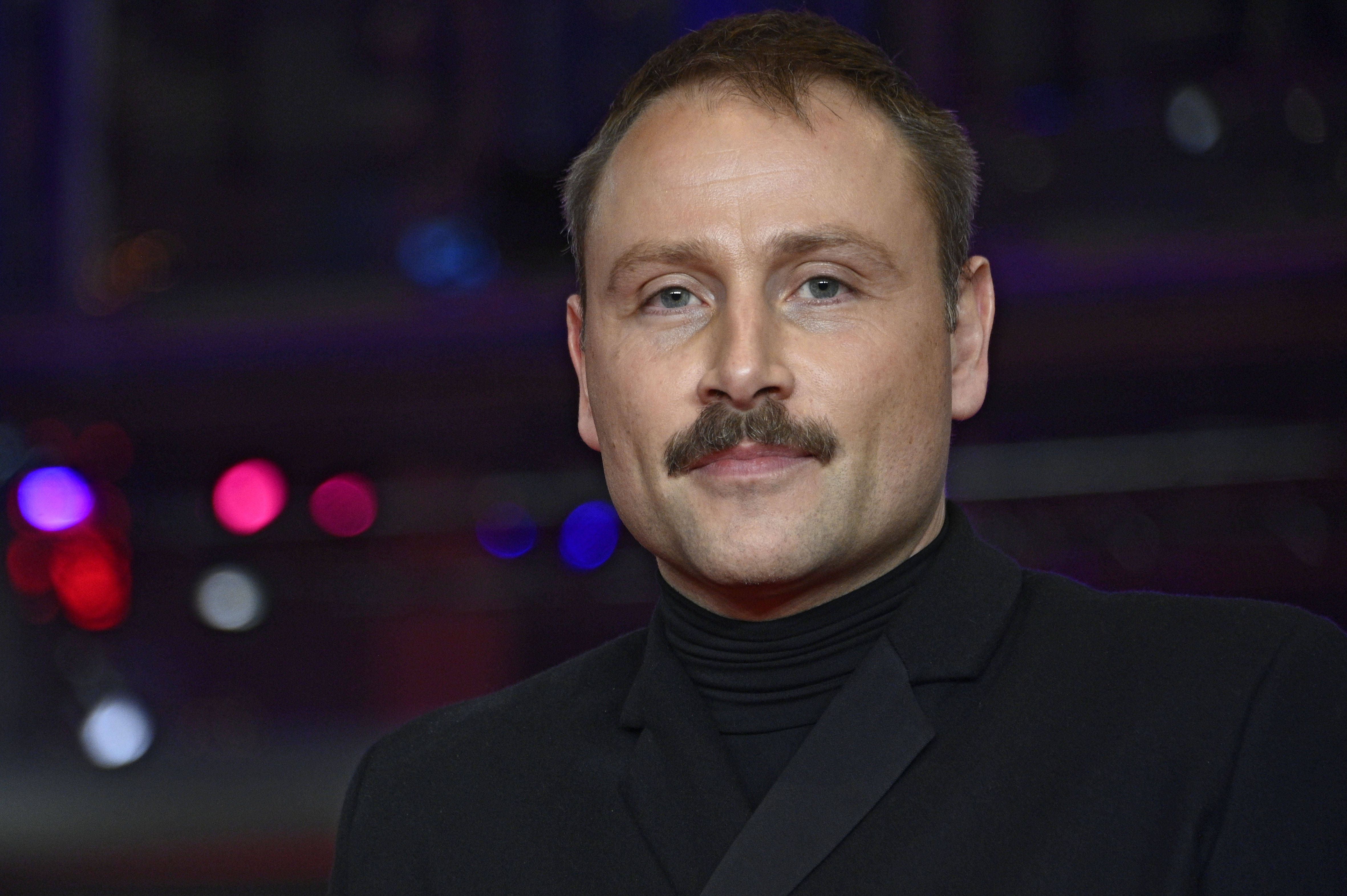 Interview: Schauspieler Max Riemelt und das Klischee des „weinerlichen Ostmanns“