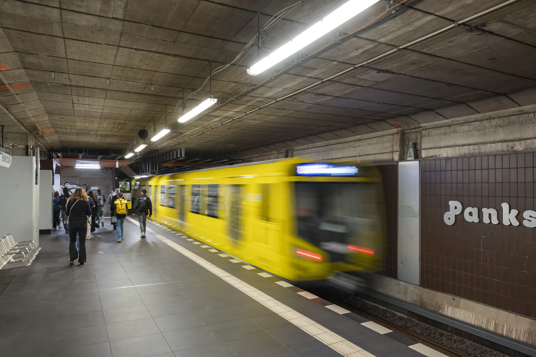 Der Verein Berliner Unterwelten e.V. präsentiert eine neue Tour zum Thema „Zivil- und Katastrophenschutz vom Kalten Krieg bis heute“ am U-Bahnhof Pankstraße.