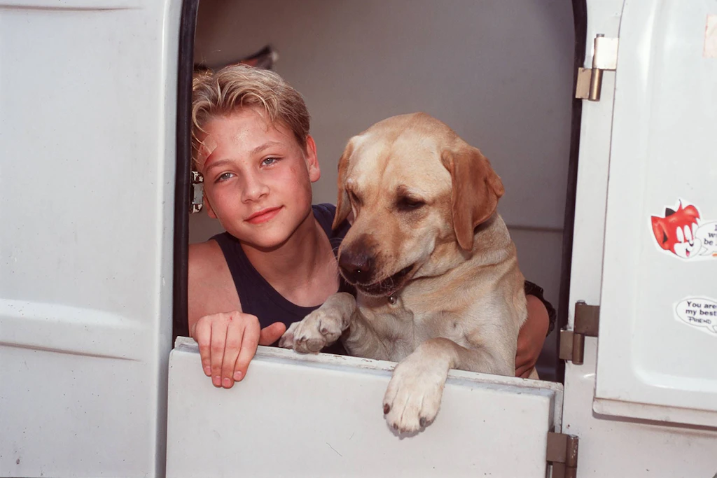 Max Riemelt in der Fernsehserie „Zwei allein“ im Jahr 1998