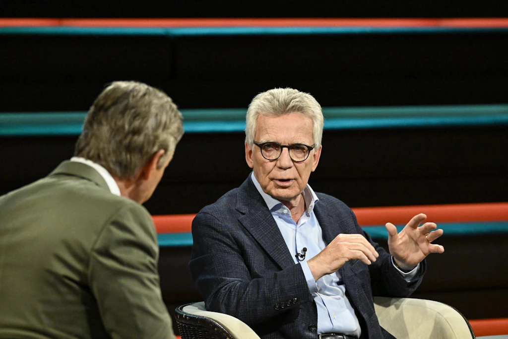 Bereits im Mai 2025 saß Thomas de Maizière bei Markus Lanz, am Montagabend war er erneut Gast in dessen ZDF-Talkshow.