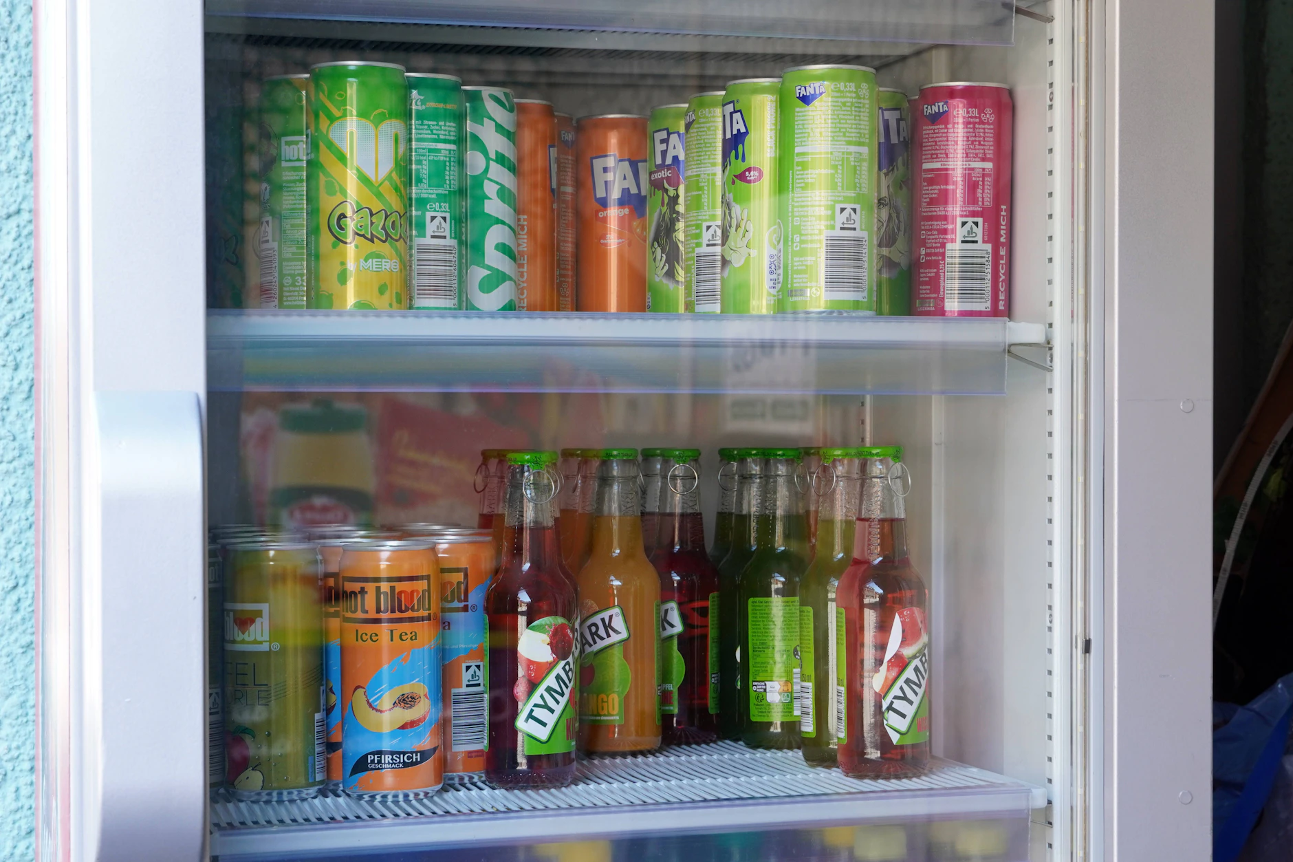 Vor allem Softdrinks schaden dem Körper mehr, als dass sie gegen Hitze helfen.