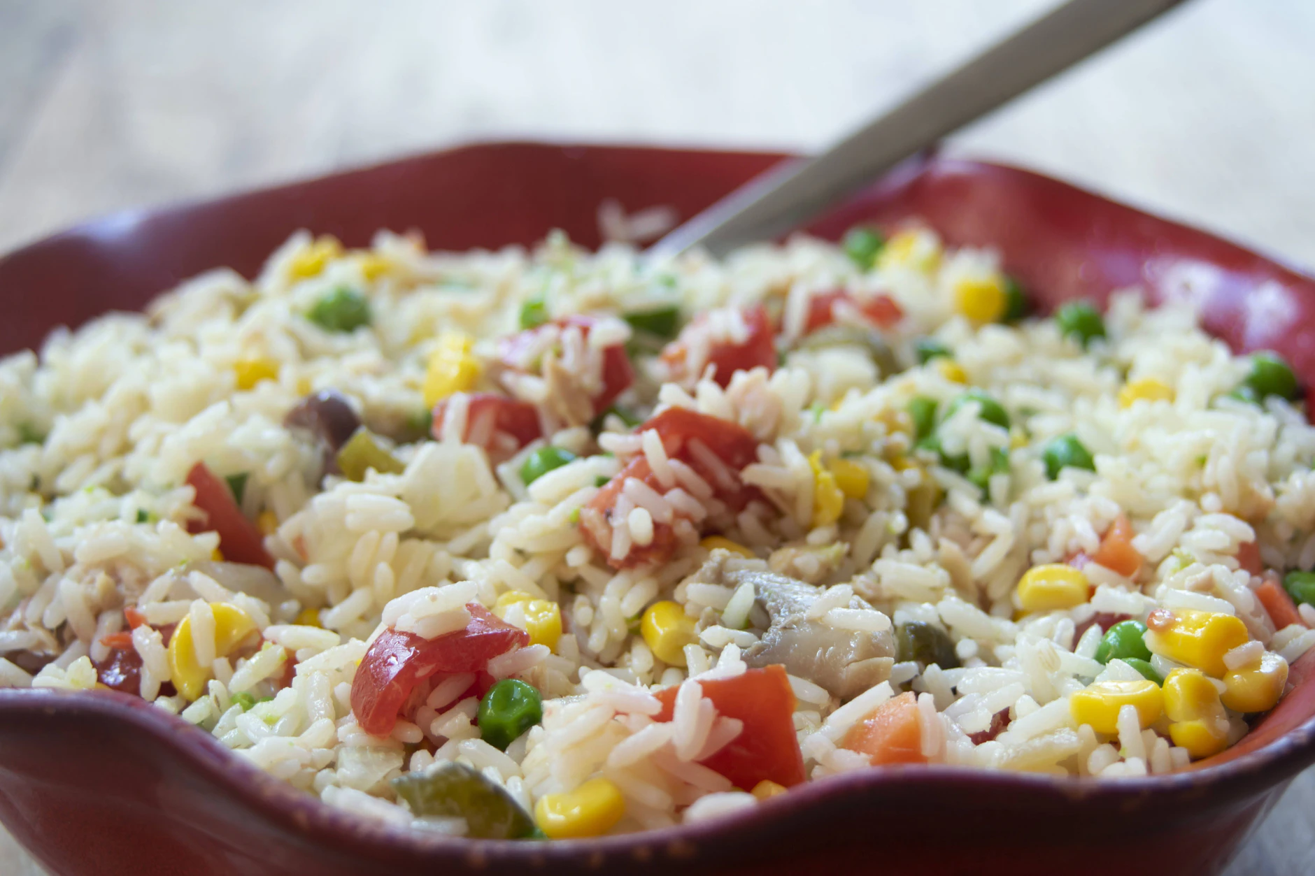 Bereiten Sie den Reissalat genau so zu, wie er Ihnen am besten schmeckt. suchen Sie sich dafür einfach ein paar Zutaten aus und verfeinern Sie damit Ihren Salat.