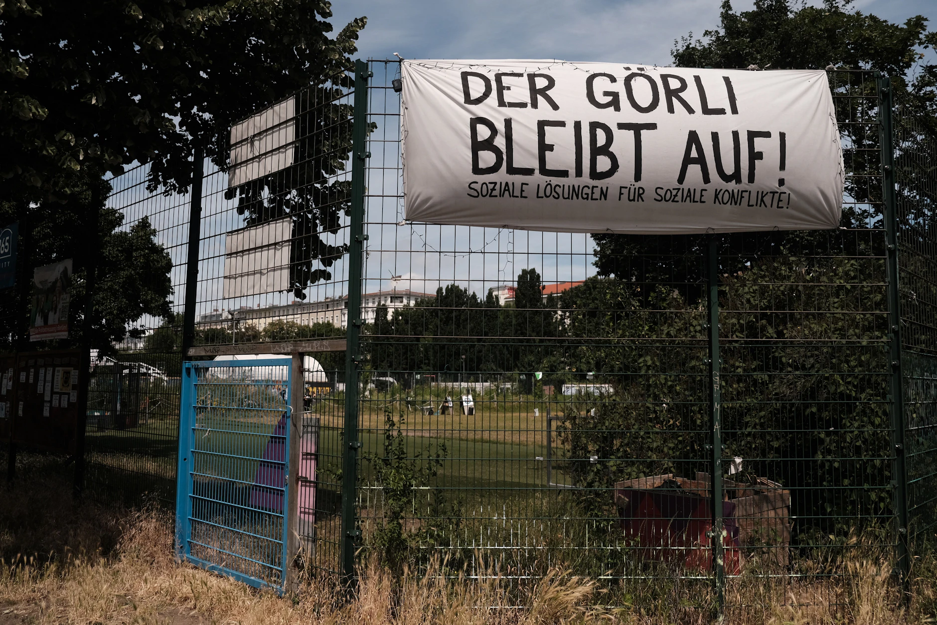 Damit Drogenhandel und Drogenkonsum sich nicht in die Nebenstraßen verlagern, wollen die Anwohner, dass der Görlitzer Park immer offen ist.