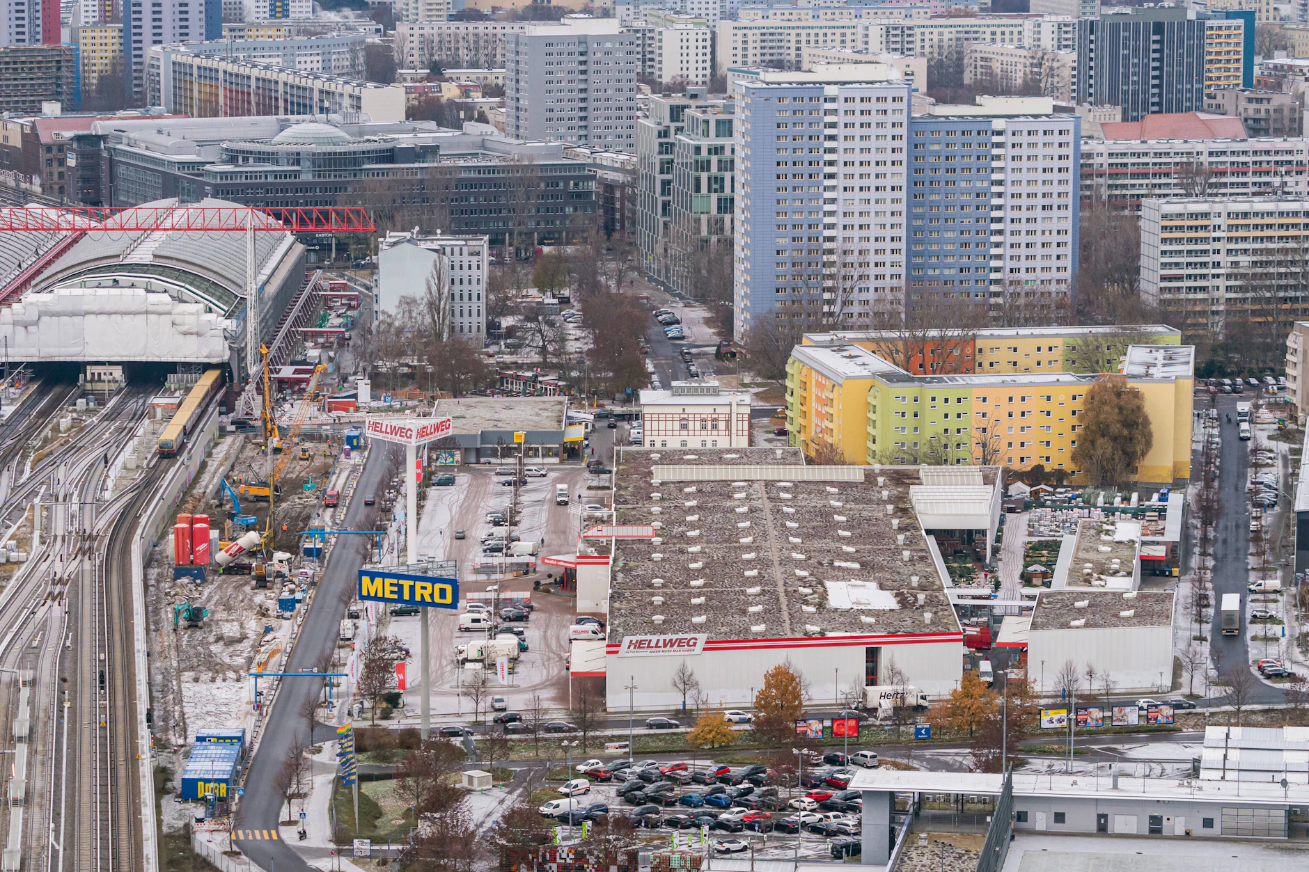 Die Hellweg-Filiale am Ostbahnhof. Die Baumarktkette steckt in finanziellen Schwierigkeiten.