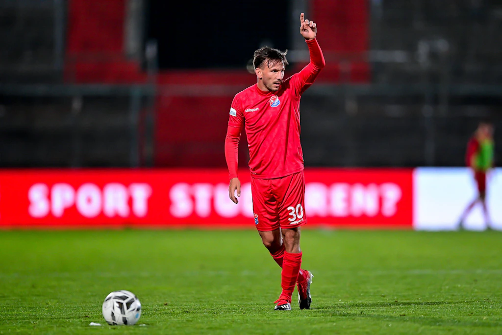 Simon Skarlatidis: Der frühere Auer Publikumsliebling kommt von Unterhaching zurück ins Erzgebirge und soll mit Marcel Bär die jungen Spieler anführen.
