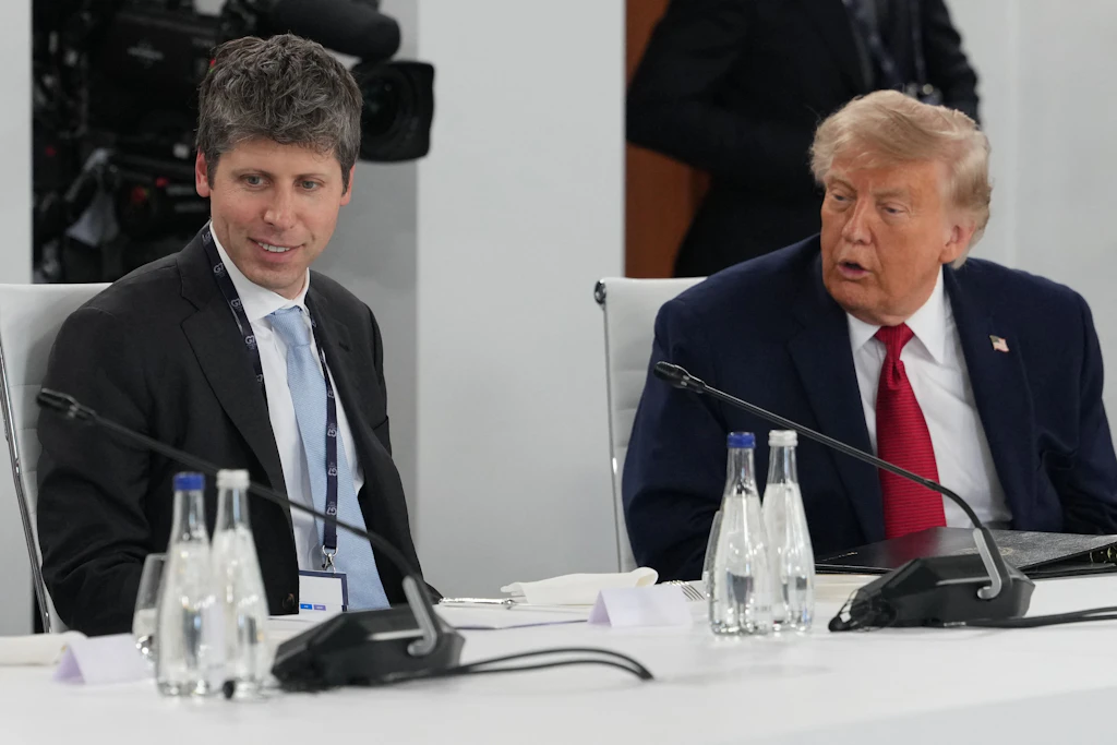 Donald Trump (R) und OpenAI-Chef Sam Altman auf dem G7-Gipfel in Evian.