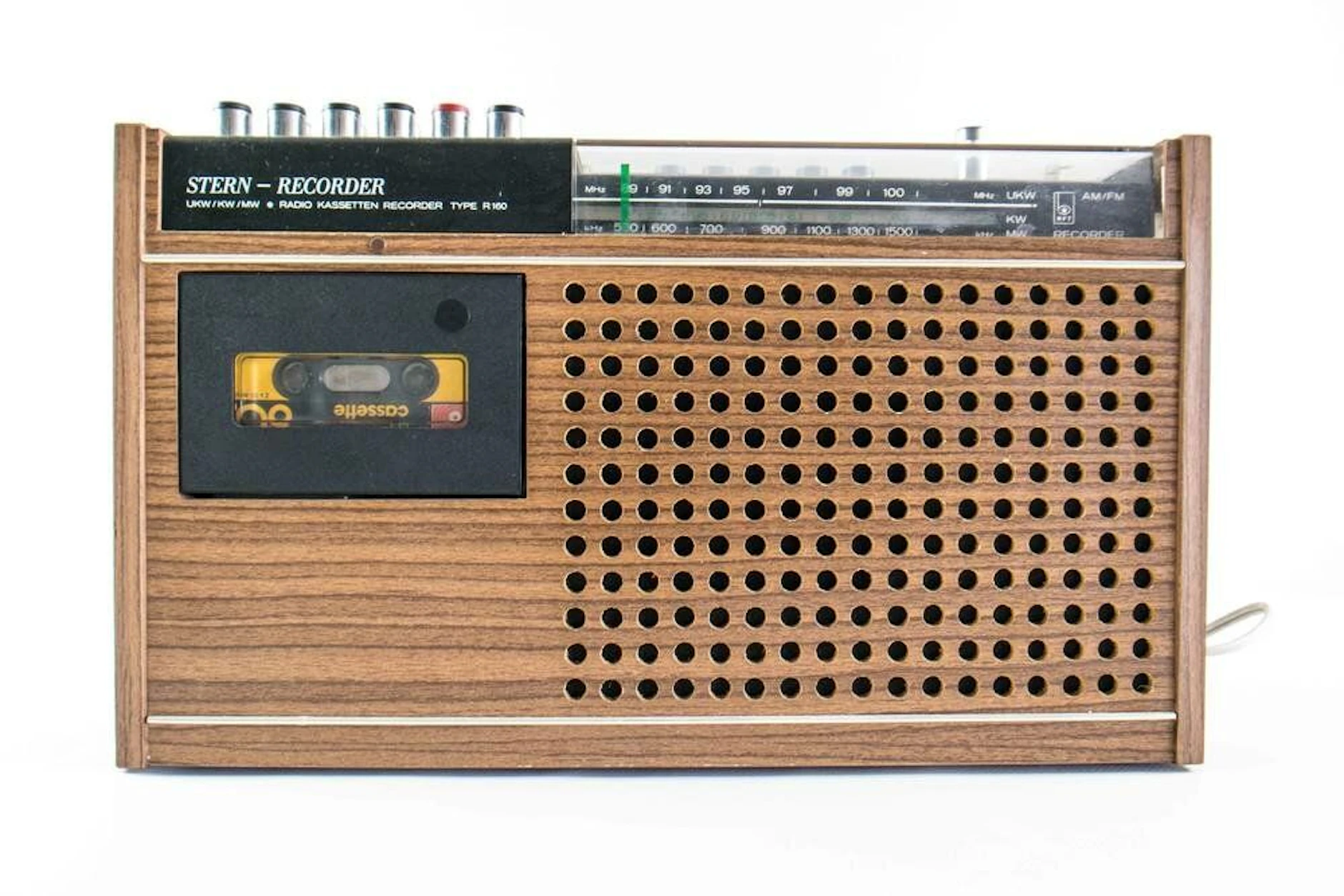 Auch solche Radios der Marke Stern sind heute in der einen oder anderen Gartenlaube noch in Betireb. Wenn Sie noch eins habe, melden Sie sich bei uns!
