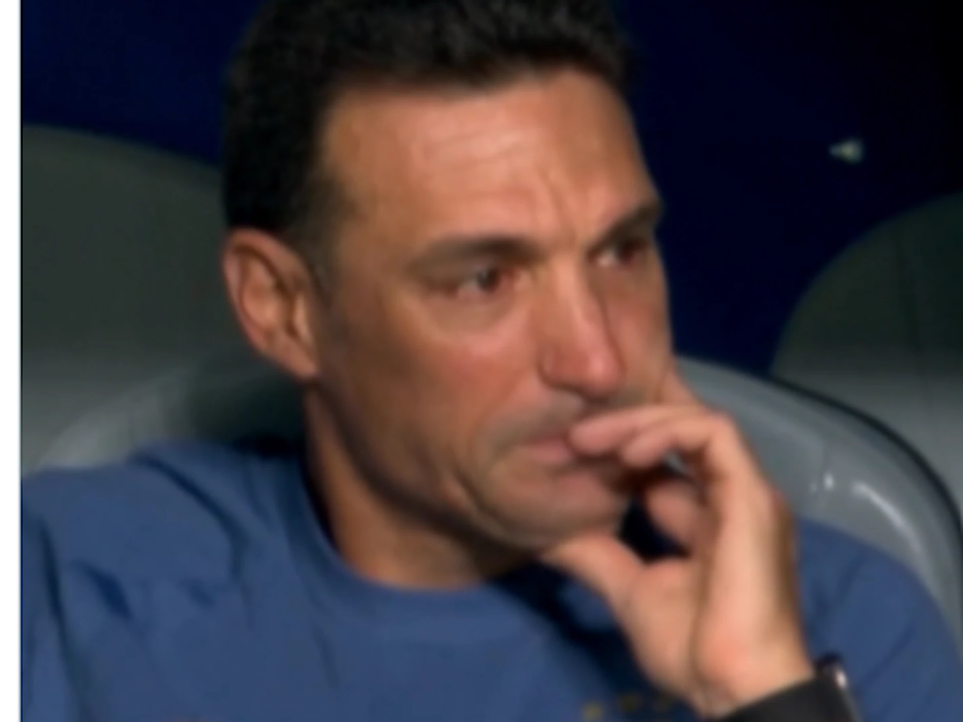 Argentiniens Weltmeister-Trainer Lionel Scaloni war nach der Umarmung mit Messi den Tränen nahe.