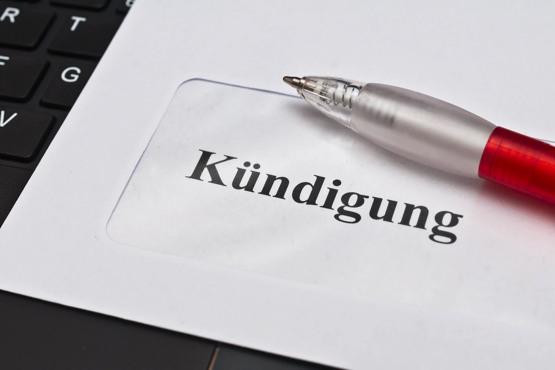 Kündigungen sind vor allem belastend, wenn eine Familie auf das Gehalt angewiesen ist.