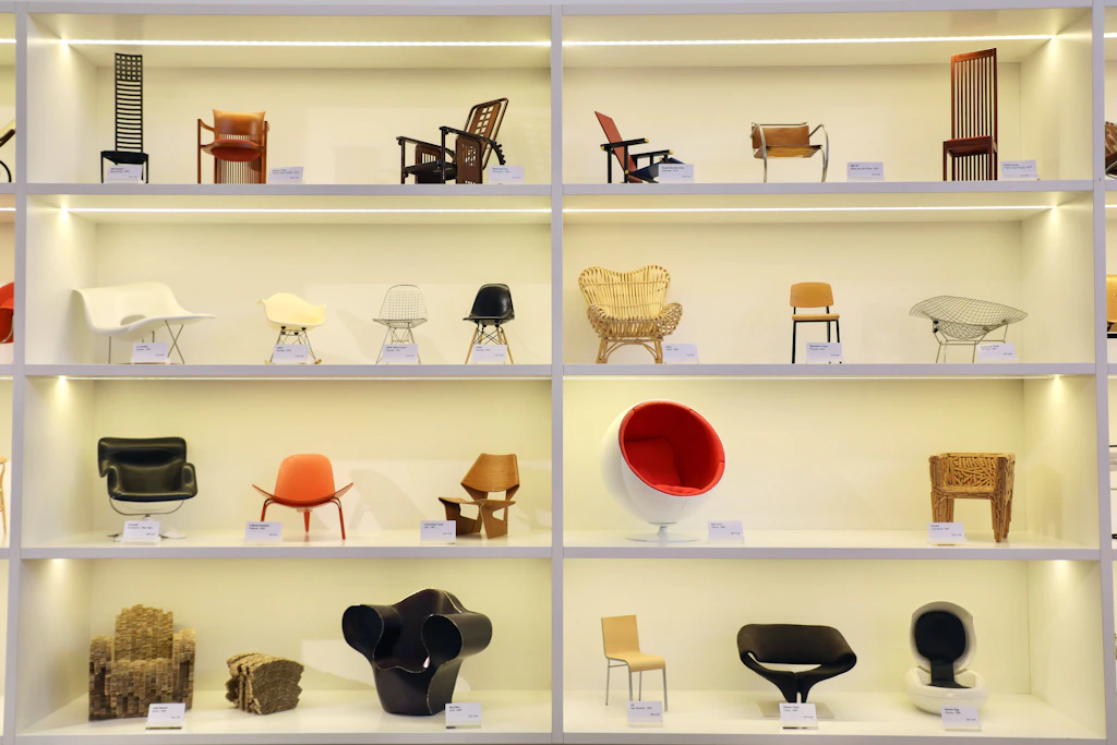 Futuristische Möbelentwürfe prägten die Designwelt der 1960er- und 1970er-Jahre. Die Ausstellung „PURe Visionen“ in Halle zeigt, wie PUR-Möbel zum Symbol für modernes Wohnens wurden.