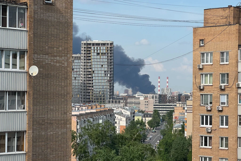 Ein Großfeuer im Osten Moskaus. Die Ukraine hat in den vergangenen Wochen schon mehrfach die russische Hauptstadt Moskau ins Visier genommen.