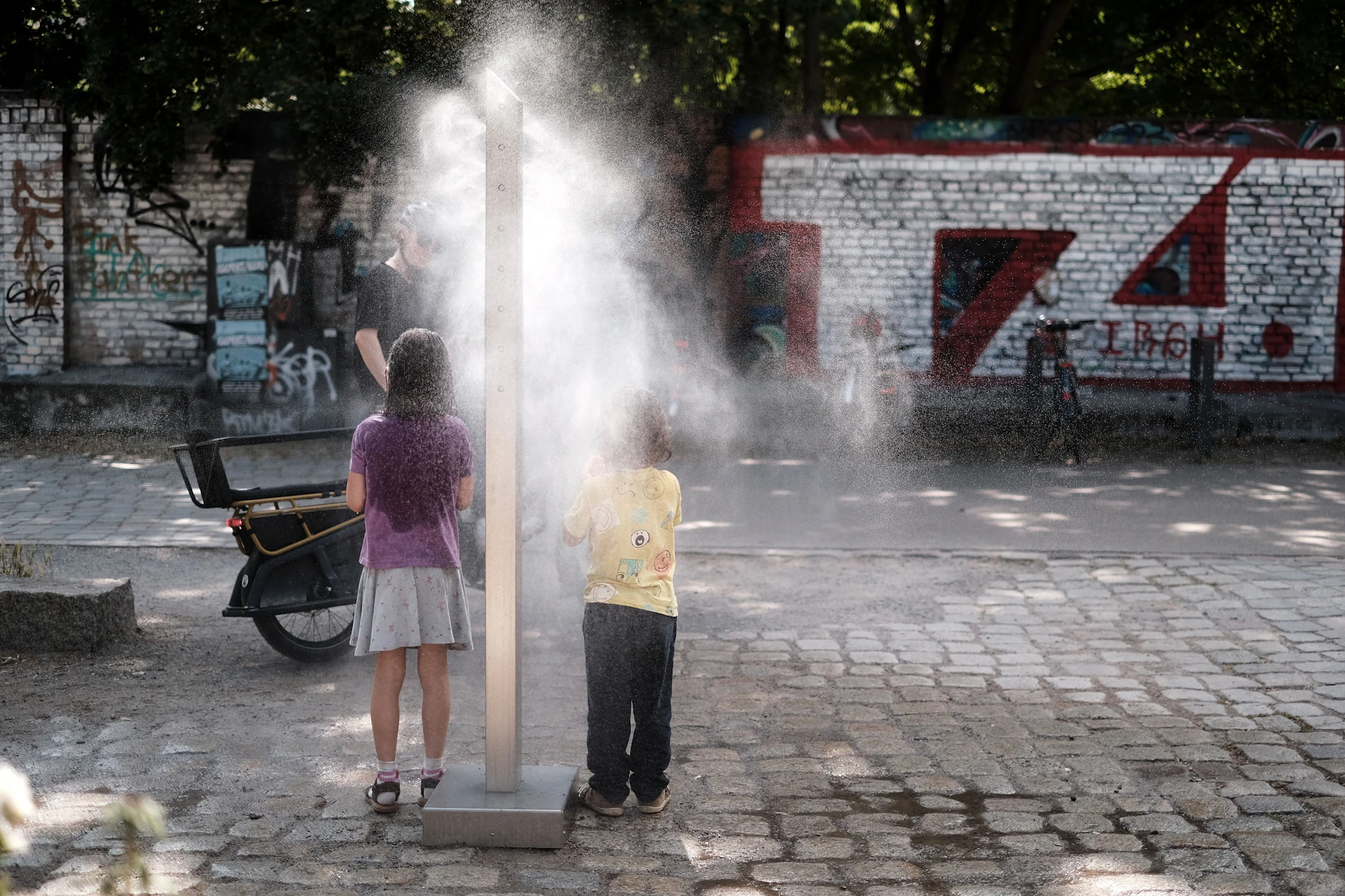 Im Mauerpark gibt's eine Abkühlung gratis.
