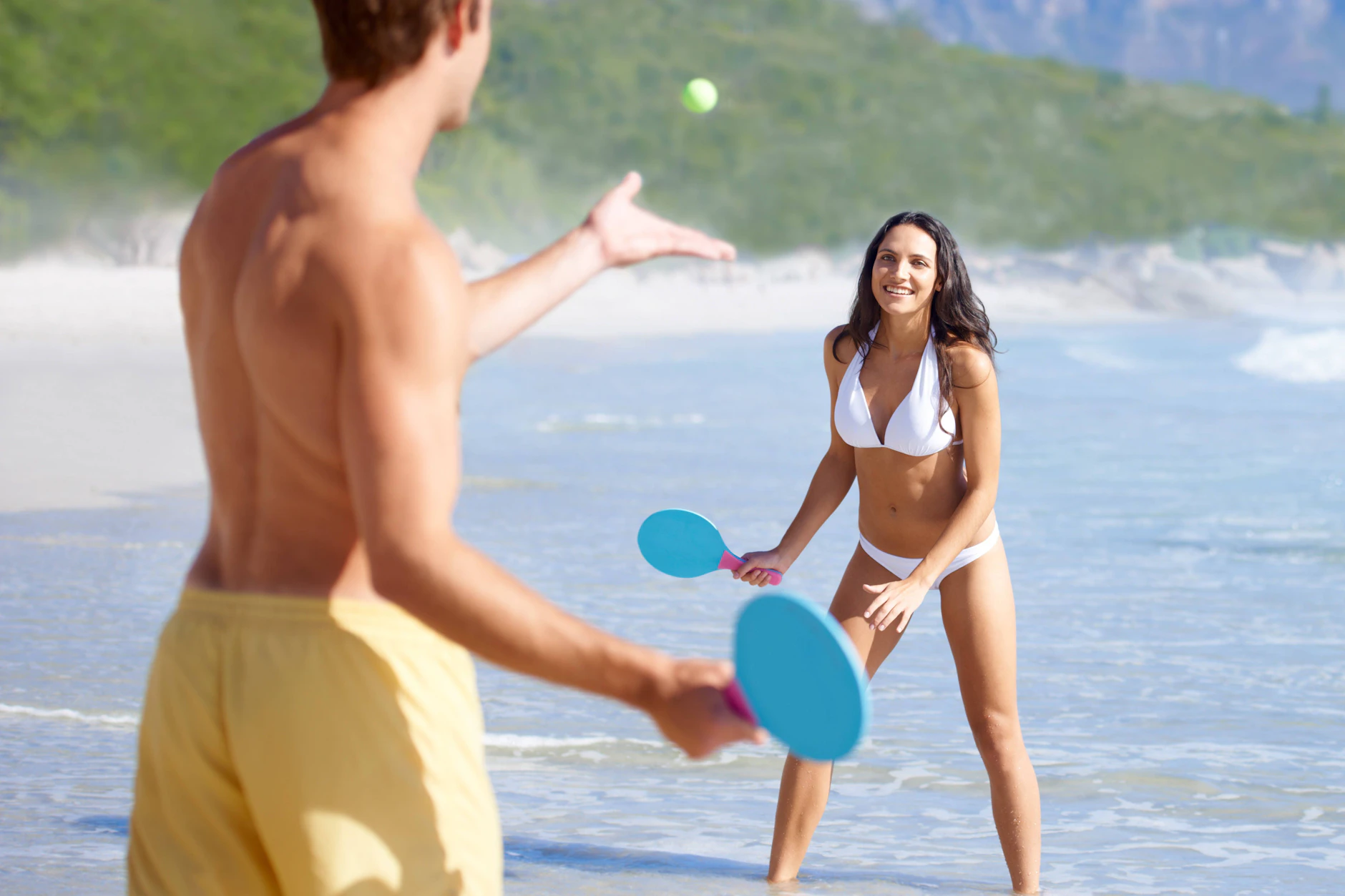 Das laute Klacken beim Paddle-Tennis stört viele Strandgäste und ist oftmals verboten.