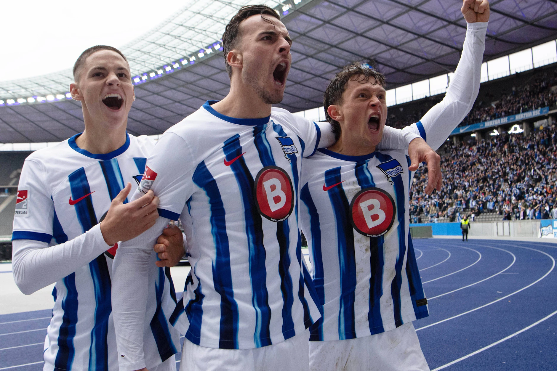 In der Saison 2023/24 jubelten Bence Dardai, Haris Tabakovic und Fabian Reese oft gemeinsam vor der Ostkurve mit den Fans von Hertha BSC.