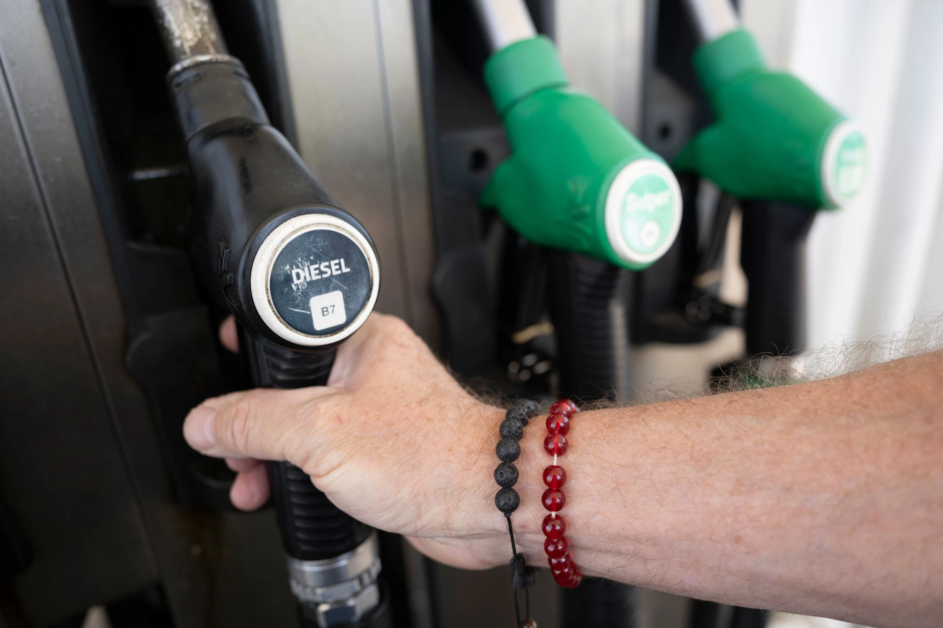 Zum 1. Juli endet der Tankrabatt, die Preise für Benzin und Diesel werden in die Höhe schießen.
