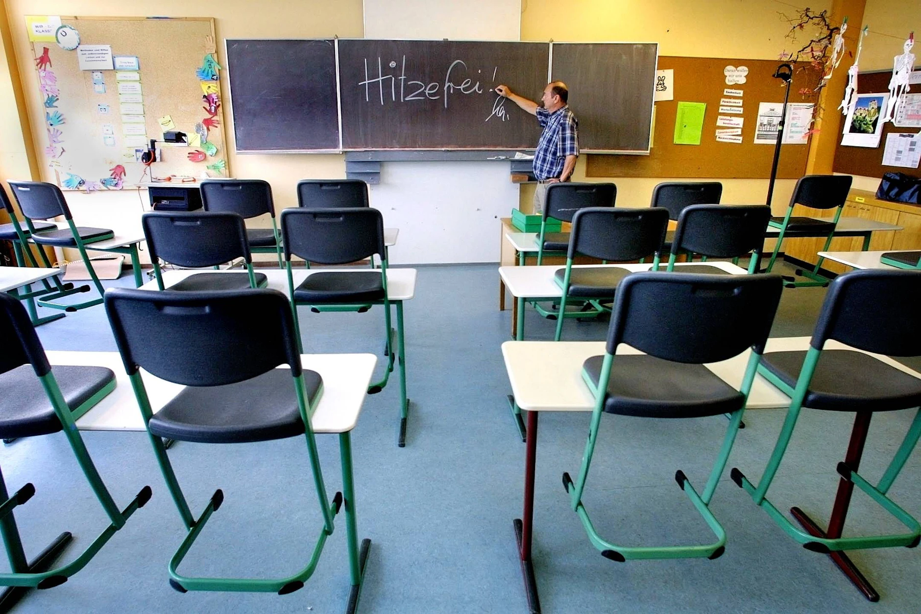 Kinder freuen sich, wenn es in der Schule hitzefrei gibt. Wussten Sie, dass die Regel für den Sommer im Osten erfunden wurde?