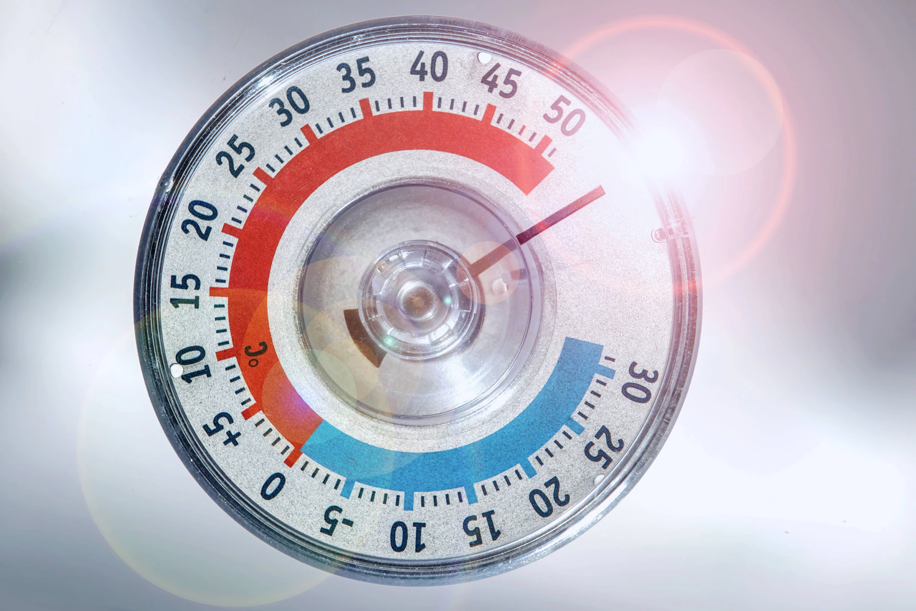 Bei Temperaturen über 30 Grad wird es im Auto über 50 Grad heiß.