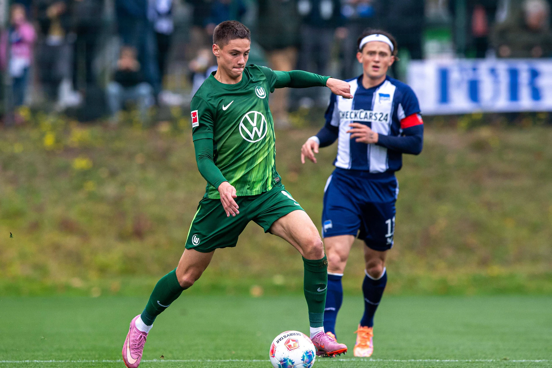 Ex-Herthaner Bence Dardai ist seit 2024 beim VfL Wolfsburg. Im Oktober 2025 spielte er im Testkick gegen Hertha BSC mit Fabian Reese. Jetzt spielen beide miteinander.