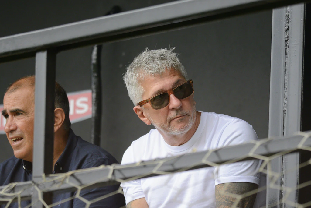 Jorge Messi, Vater des argentinischen Fußballstars Lionel Messi, verfolgt das Spiel von Inter Miami gegen Peñarol aus Argentinien, bei dem sein Enkelsohn Thiago mitspielt.