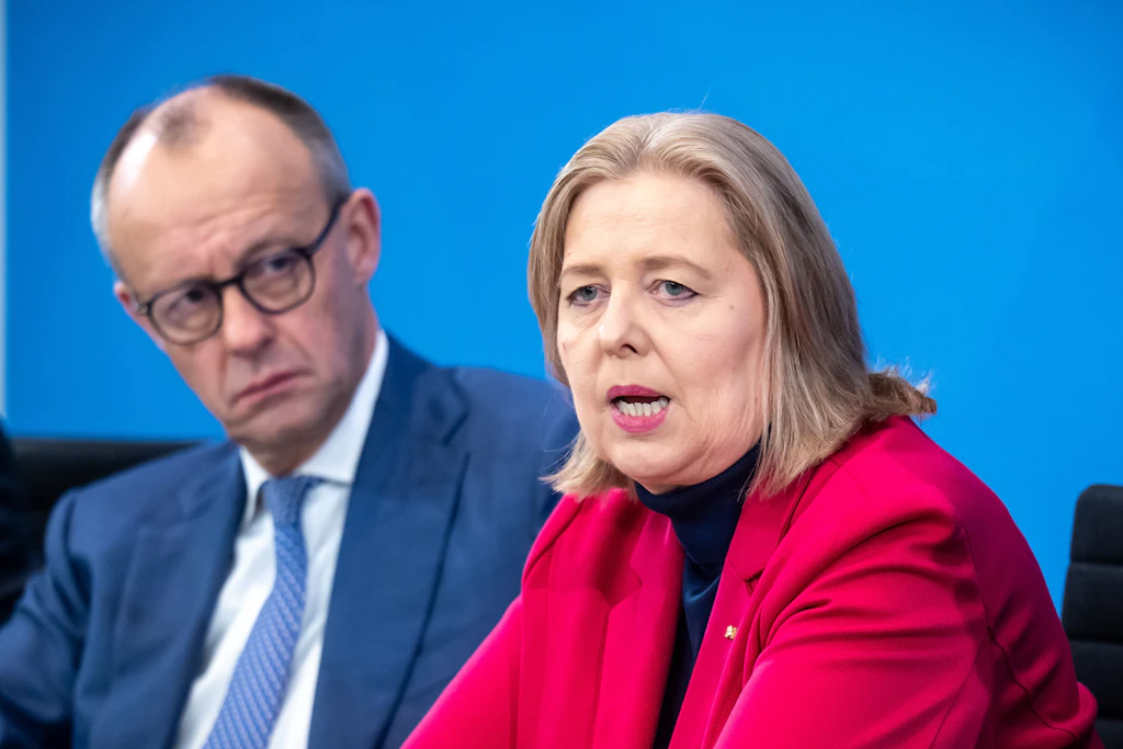 Bundesarbeitsministerin Bärbel Bas (SPD) und Bundeskanzler Friedrich Merz (CDU): niedriger Erwartungshorizont bei Reformen