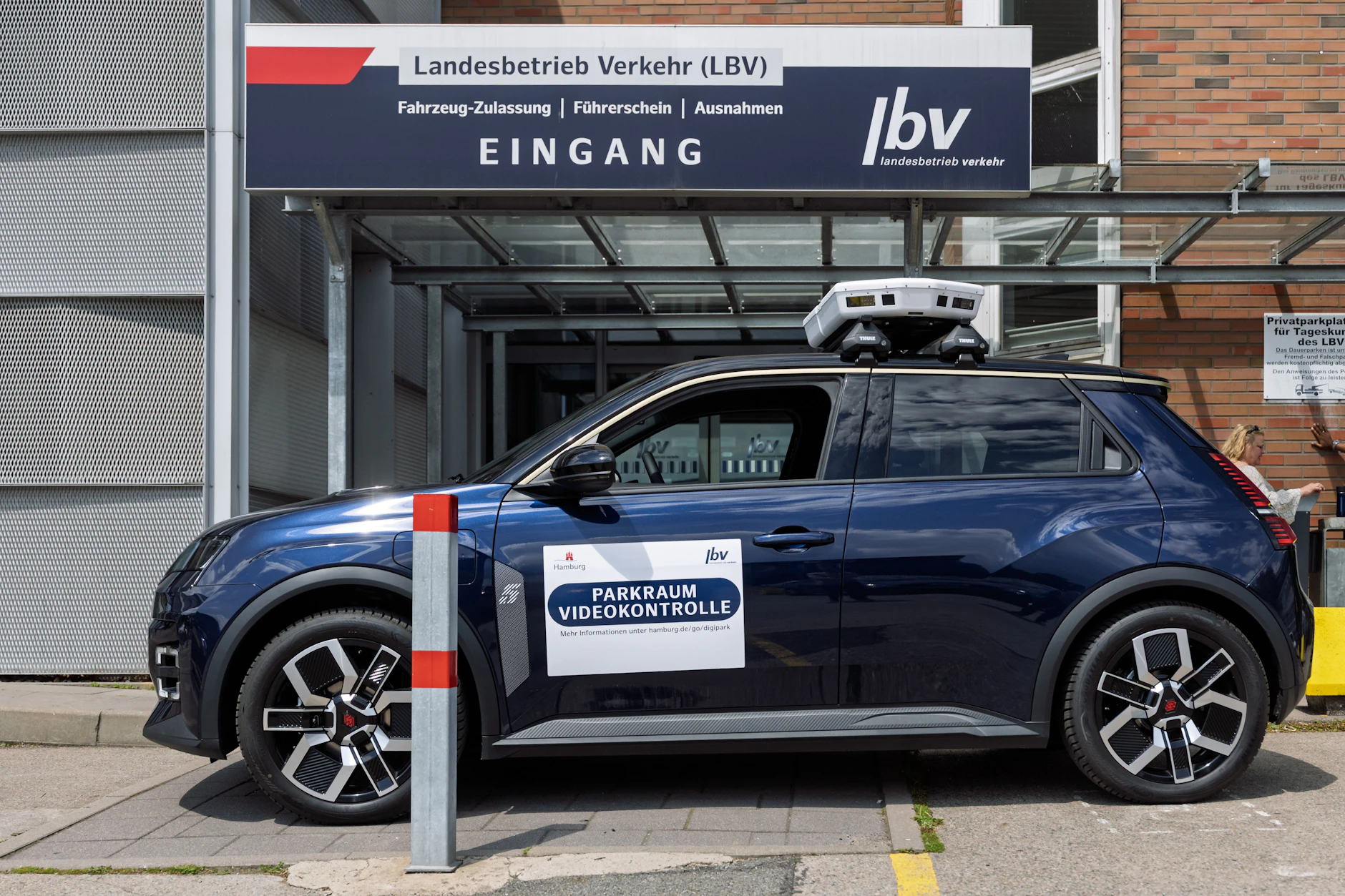 Wie hier in Hamburg können Scan-Autos jetzt bundesweit Parksünder erkennen.