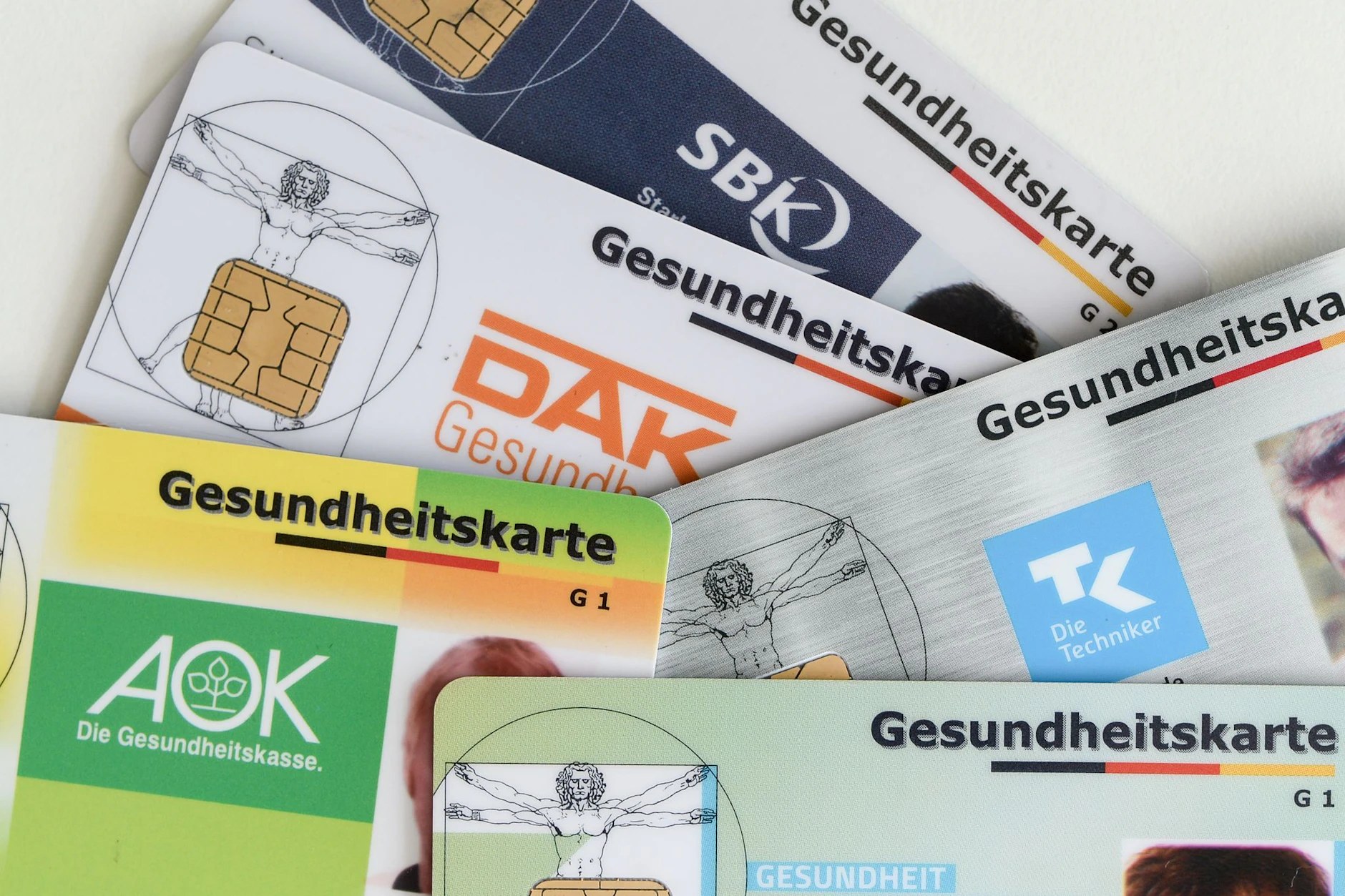 Die gesetzlichen Krankenkassen dürfen Versicherten die Gesundheitskarte nicht entziehen. (Symbolfoto)