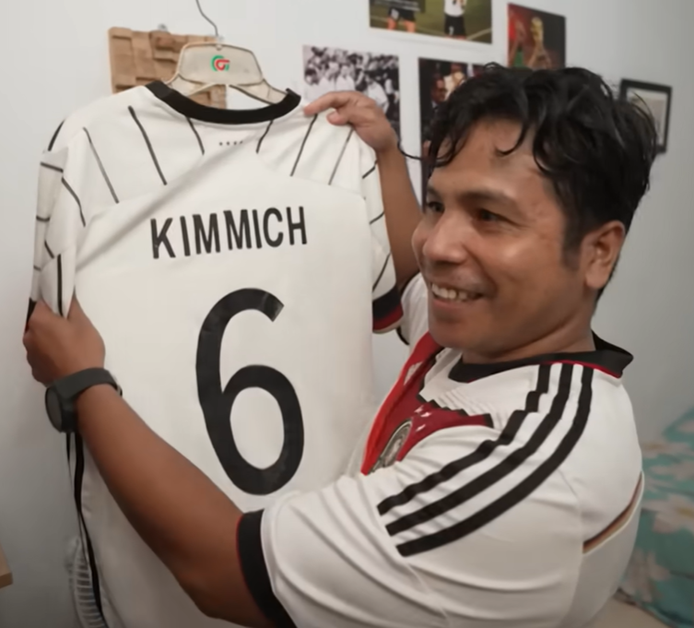WM-Fankult auf den Molukken: „Panzer“-Fans feiern Deutschland
