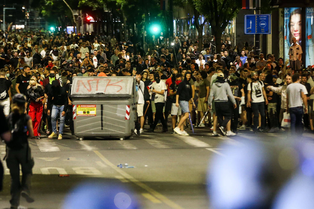 Am 23. Mai 2026 kam es im Zentrum von Belgrad erneut zu Zusammenstößen zwischen Protestierenden und Polizisten.