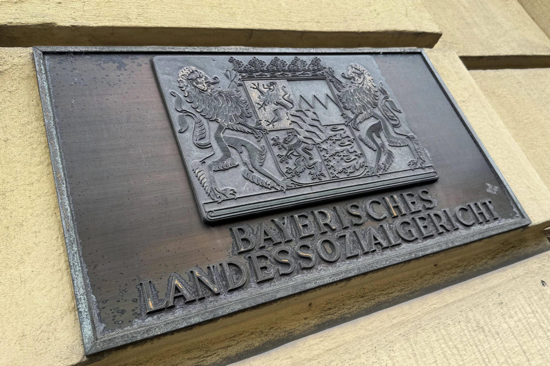 Das Bayerische Landessozialgericht in München stärkte die Rechte von Krankenversicherten.