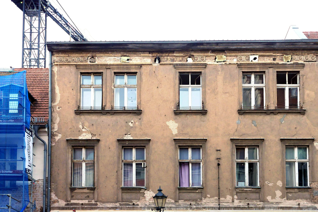 Ein unsaniertes Haus in der Potsdamer Innenstadt
