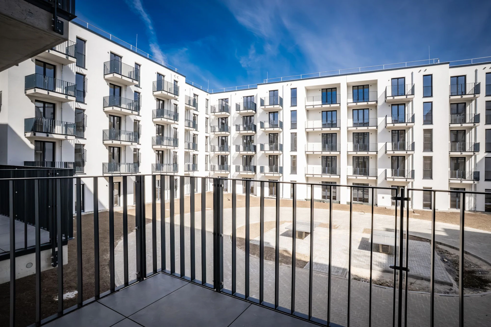 <a href="https://www.berliner-kurier.de/berlin/berlin-plattenbau-modulquartier-lichtenberg-li.10037267">441 neue Wohnungen in Lichtenberg gehen in die Vermarktung</a>.