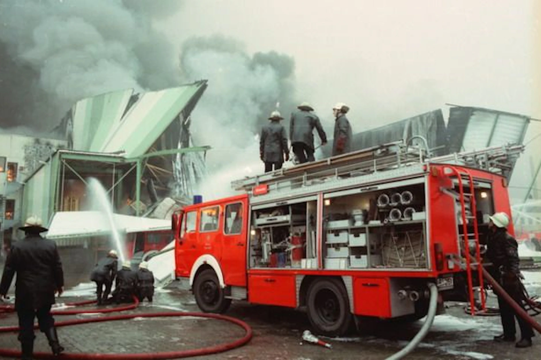Zwei Feuerwehrmänner sind 1991 bei diesem Einsatz gestorben. Bis heute riskieren die Einsatzkräfte der Berliner Feuerwehr ihr Leben – jeden Tag.