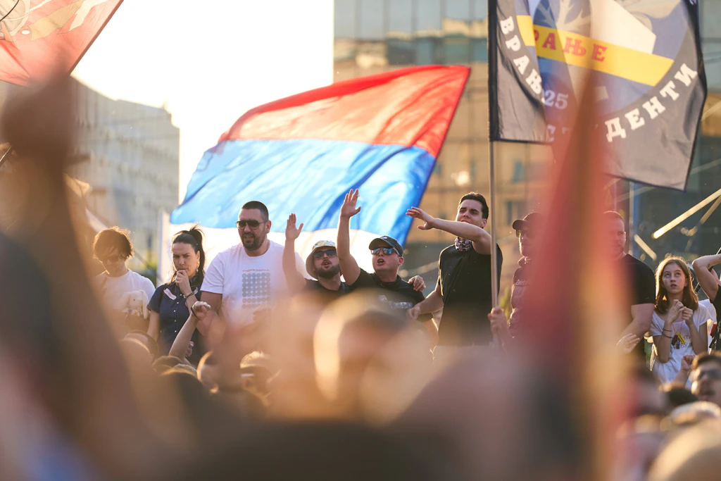 Medienberichten zufolge waren am 23. Mai 180.000 Demonstranten auf den Straßen Belgrads versammelt.