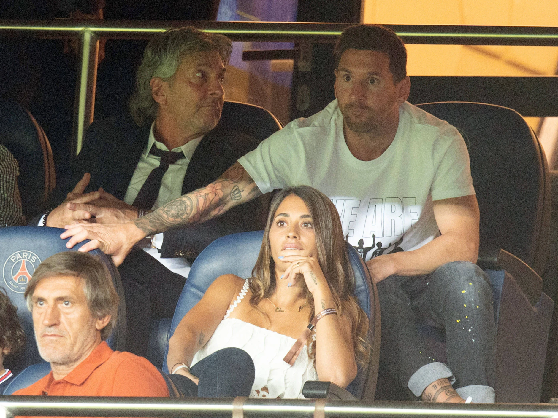 Lionel Messi und sein Vater Jorge beim Besuch eines Fußballspiels.