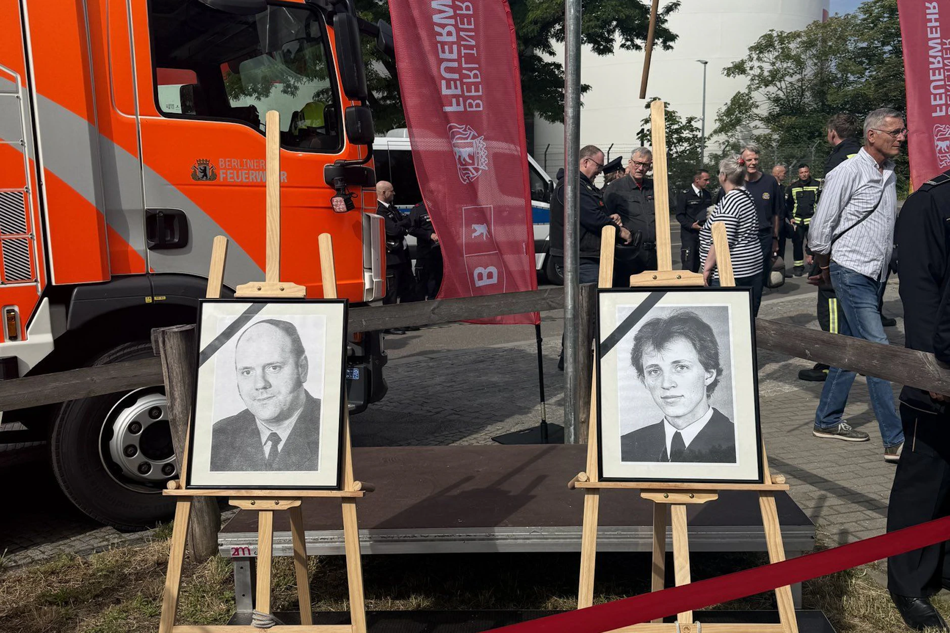 Hauptbrandmeister Klaus-Dieter Riedel und Brandmeister Frank Evers wurden am Donnerstag in Britz geehrt.
