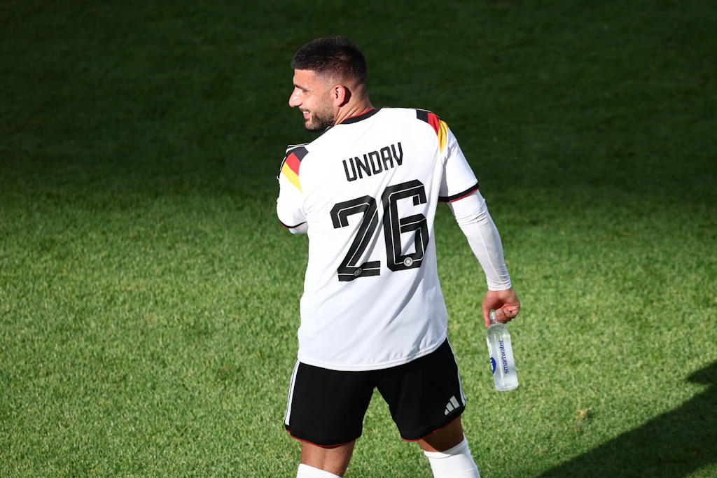 Deniz Undav jubelt nach dem 2:1-Sieg gegen die Elfenbeinküste im Vorrundenspiel der WM 2026 in Gruppe E im Toronto-Stadion, nachdem er beide Tore erzielt hat.