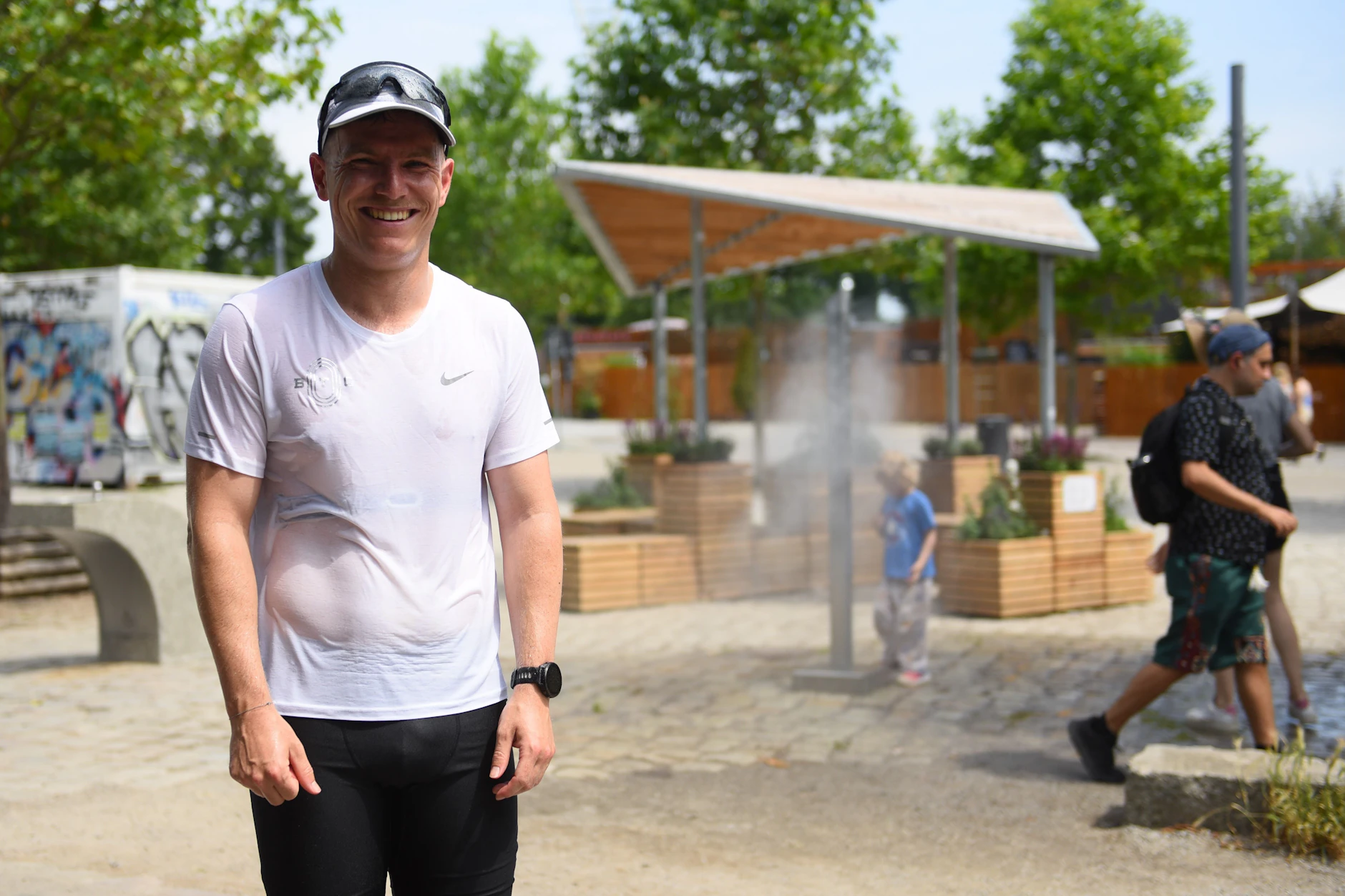 Läufer Frederik findet den Cooling Point cool und änderte extra seine Laufstrecke.
