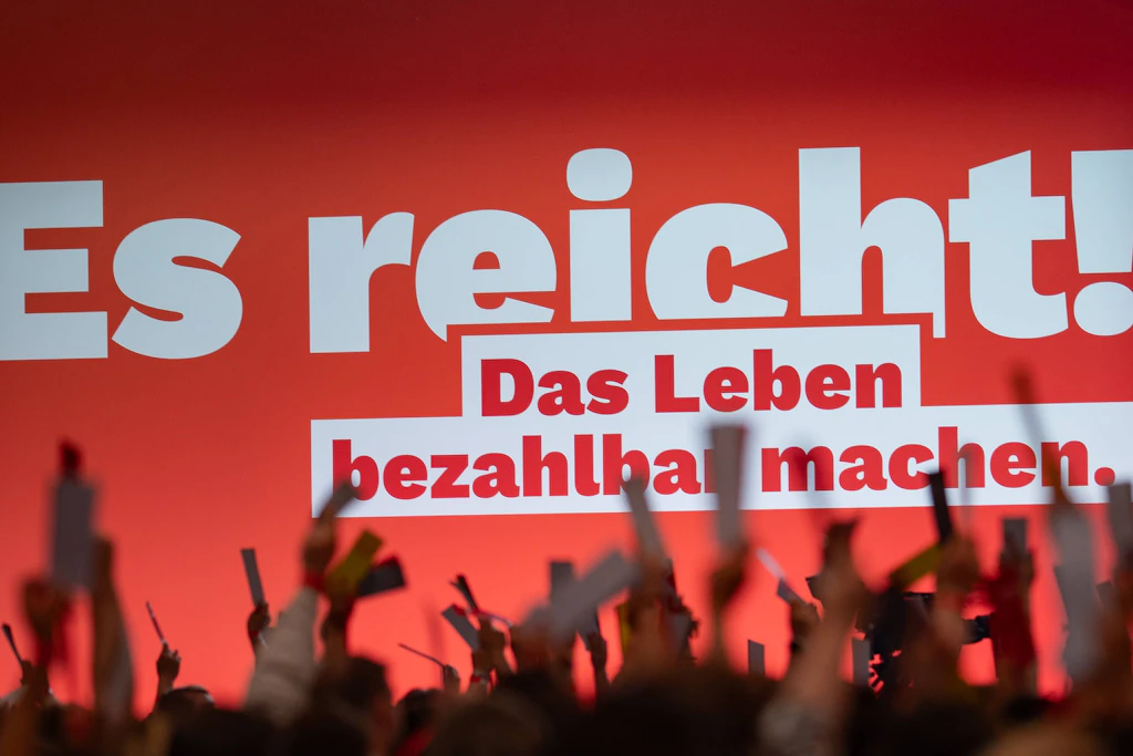 Bundesparteitag Die Linke in Potsdam: Hin und wieder ein Jubel in der Metropolis-Halle.